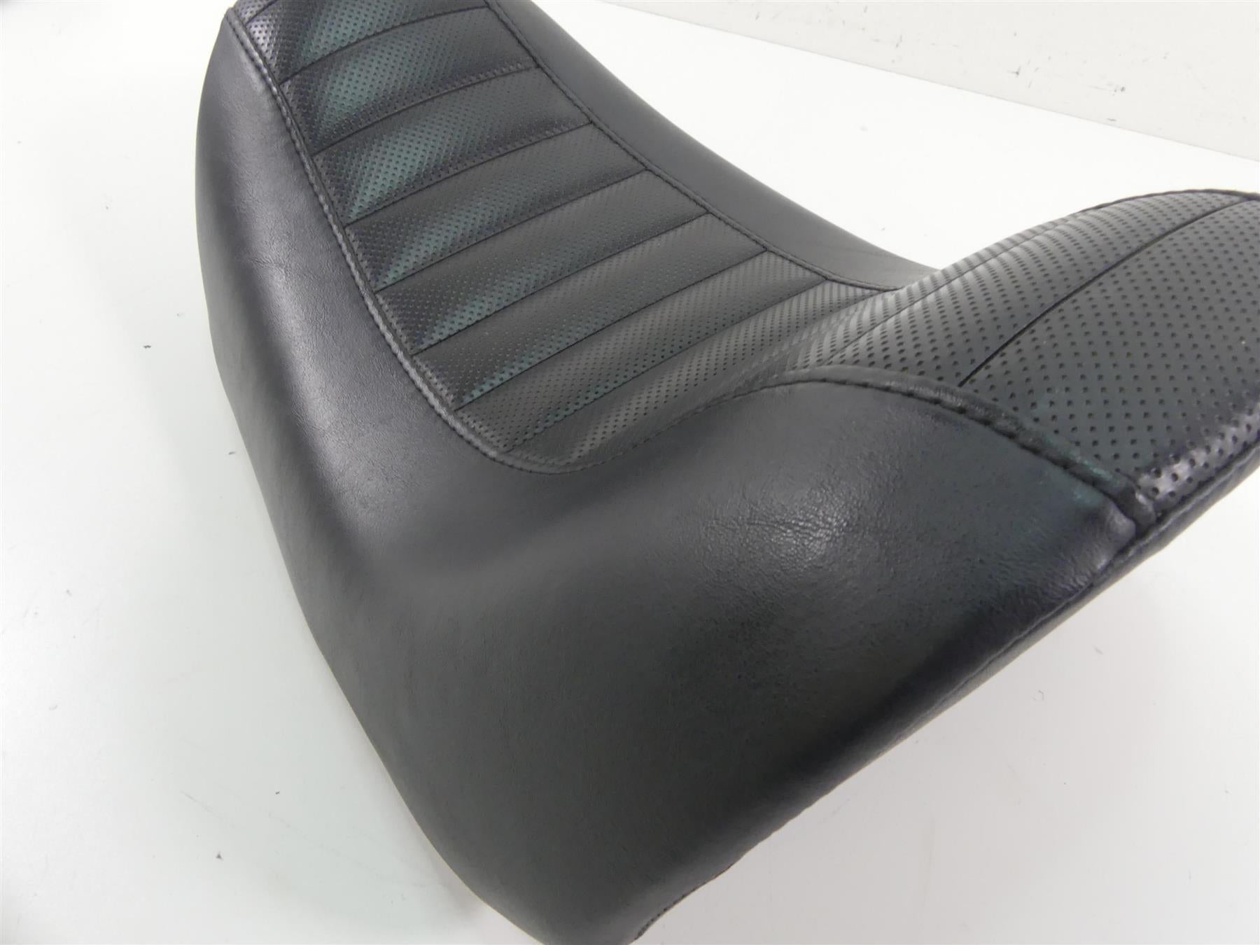 2006 Harley VRSCD Night Rod Nice Front Rider Driver Seat Saddle 52326-06 {{ shop.shopifyCountryName }} - Mototech271