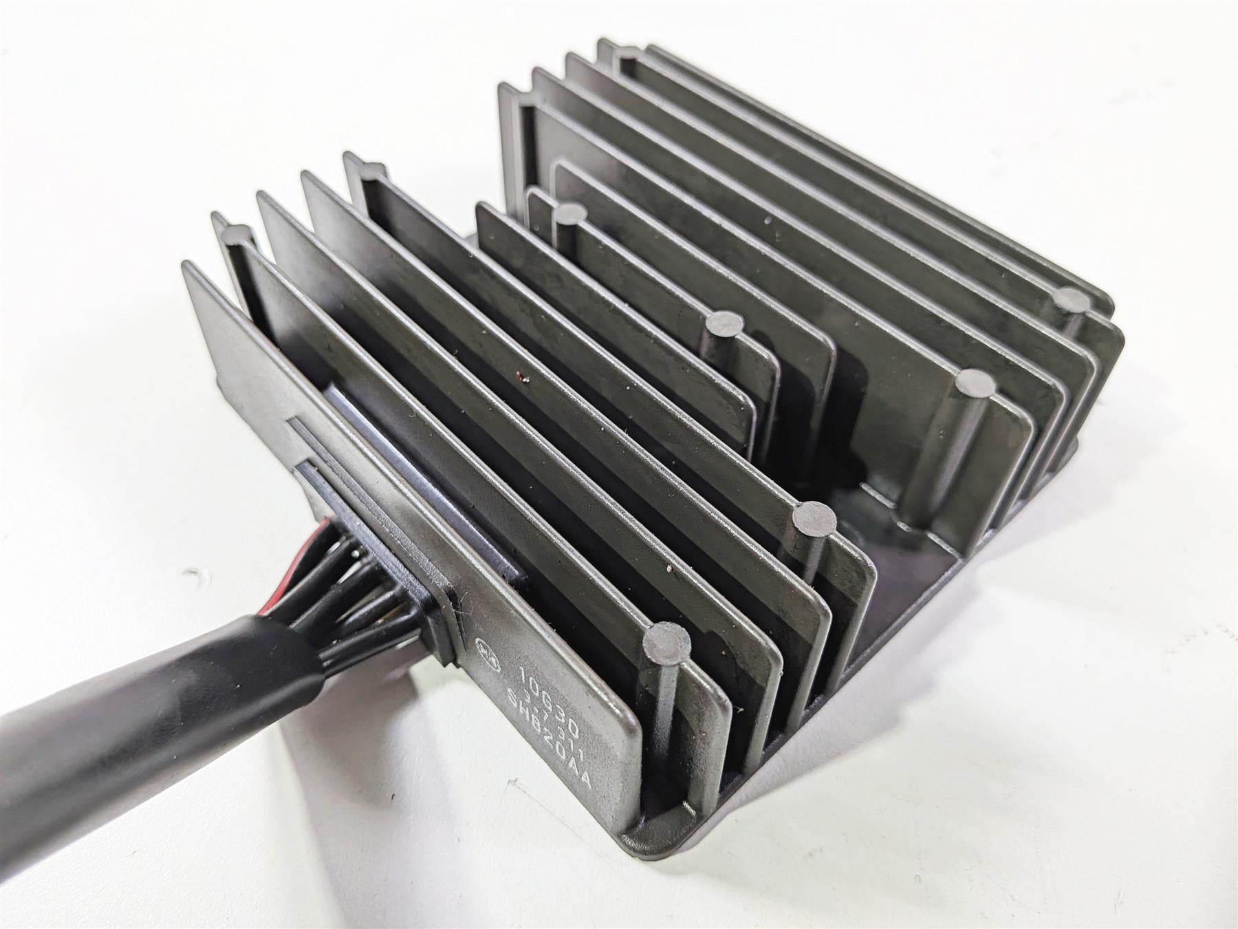 2014 Suzuki M109R VZR1800 Boulevard Rectifier Voltage Regulator 32800-10G30 {{ shop.shopifyCountryName }} - Mototech271