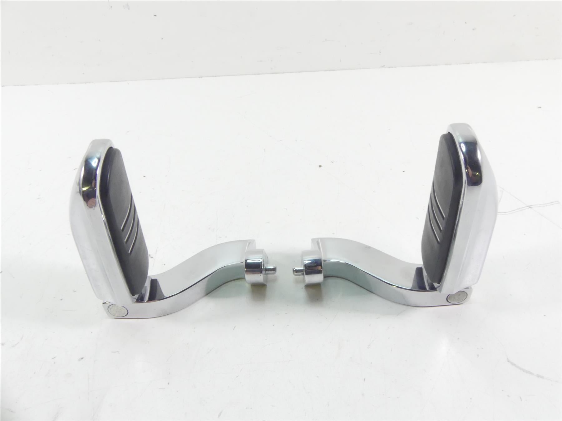 2014 Harley Touring FLHX Street Glide Rear Chrome Passenger Footpeg Set 49036-04 {{ shop.shopifyCountryName }} - Mototech271