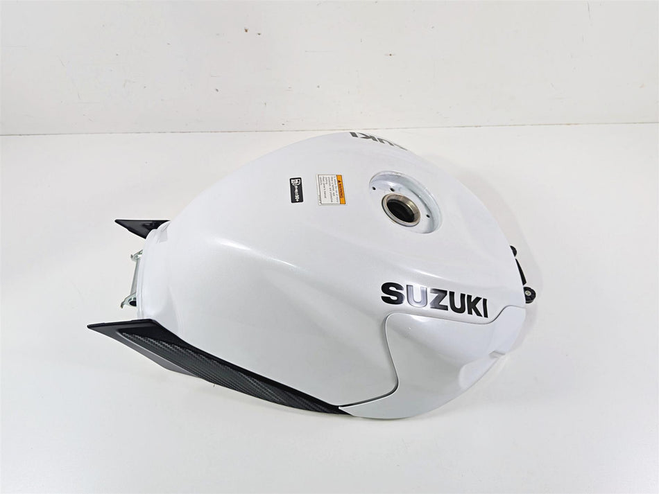 2024 Suzuki GSXR600 Fuel Gas Petrol Tank & Covers White - Nice 44100-14JJ0 {{ shop.shopifyCountryName }} - Mototech271
