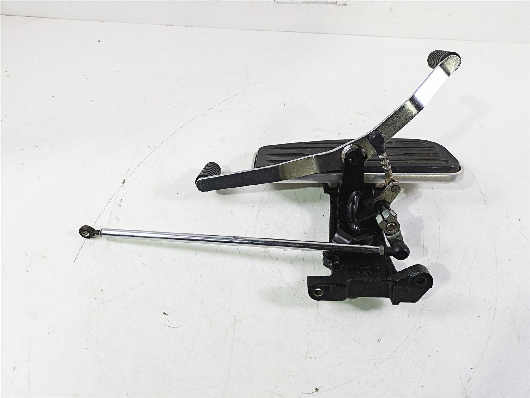 2004 Yamaha XVZ1300 Royal Star Left Floorboard Set & Shifter 4XY-27410-10-00 {{ shop.shopifyCountryName }} - Mototech271
