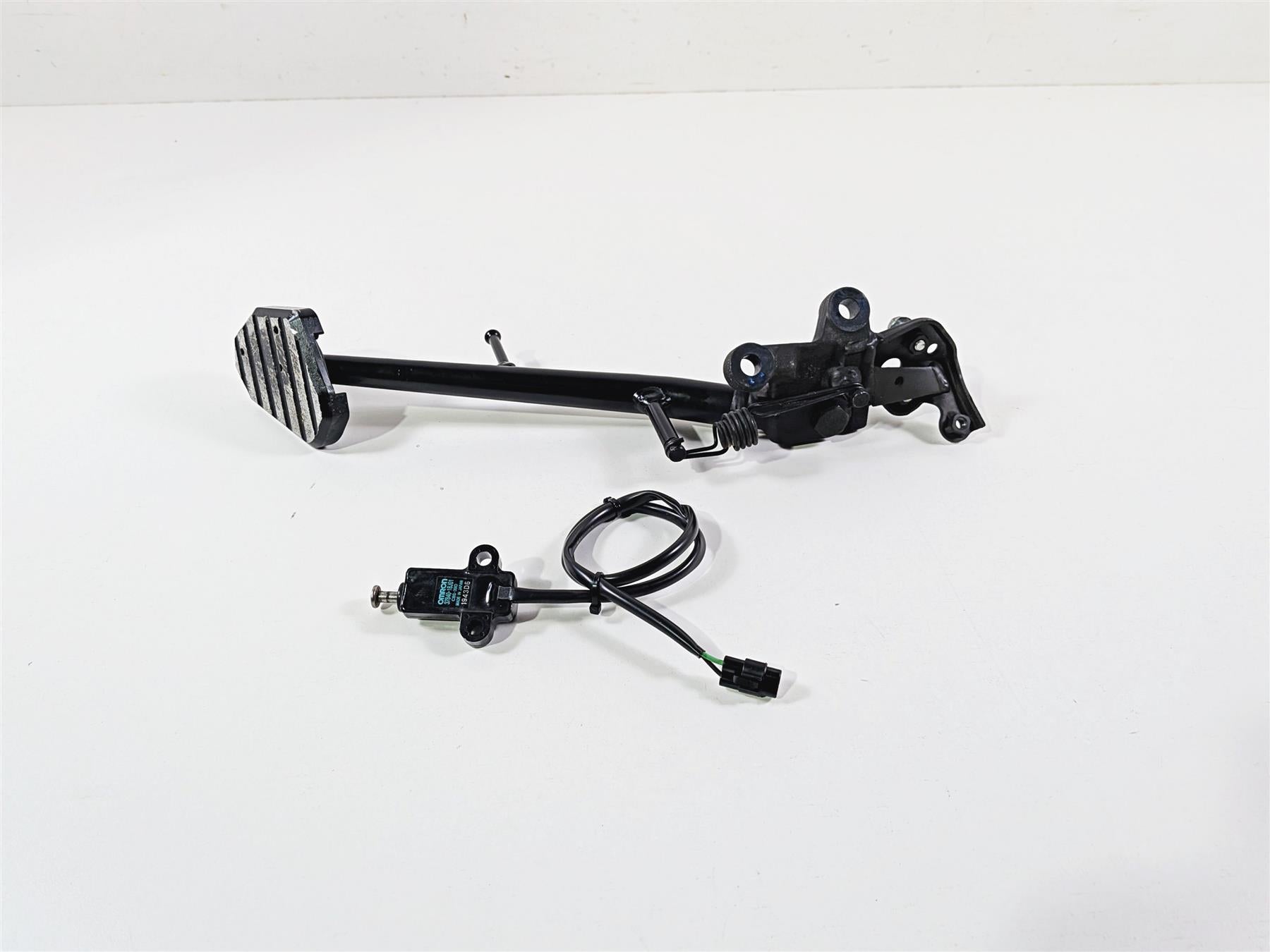 2024 Suzuki GSXR600 Side Kick Stand Kickstand & Safety Switch 42310-14J00 {{ shop.shopifyCountryName }} - Mototech271