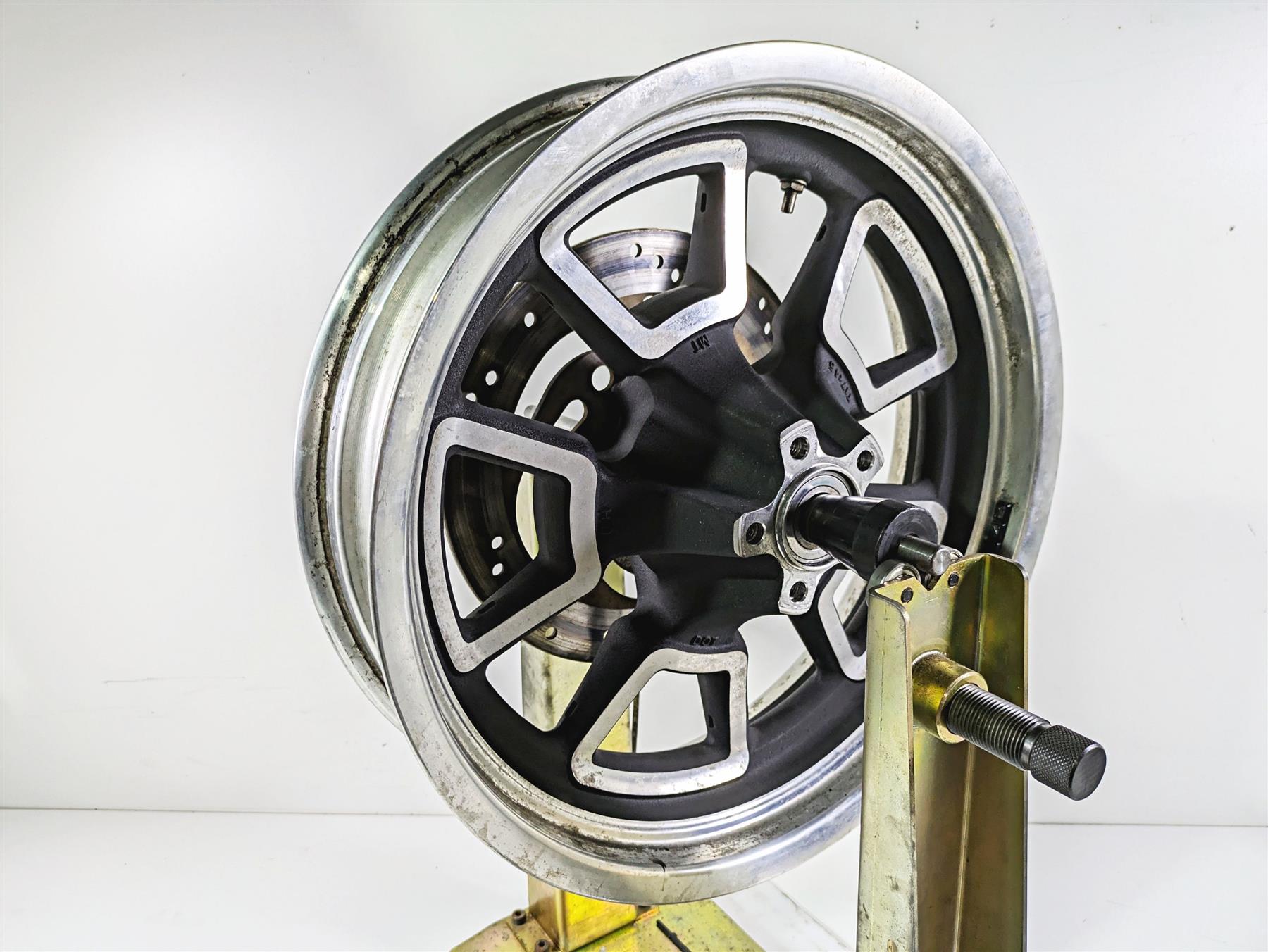 2014 Harley FXDL Dyna Low Rider Straight 17x4.5 Rear Wheel Rim Cast 40900289 {{ shop.shopifyCountryName }} - Mototech271