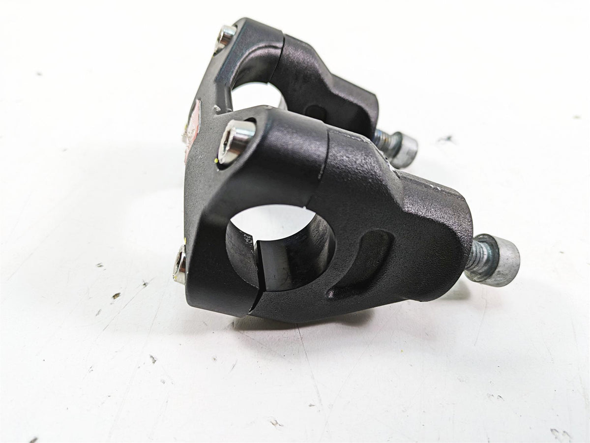 2020 Aprilia Tuono V4 Factory Handlebar Holder Riser Set 2B003986 2B003980 {{ shop.shopifyCountryName }} - Mototech271