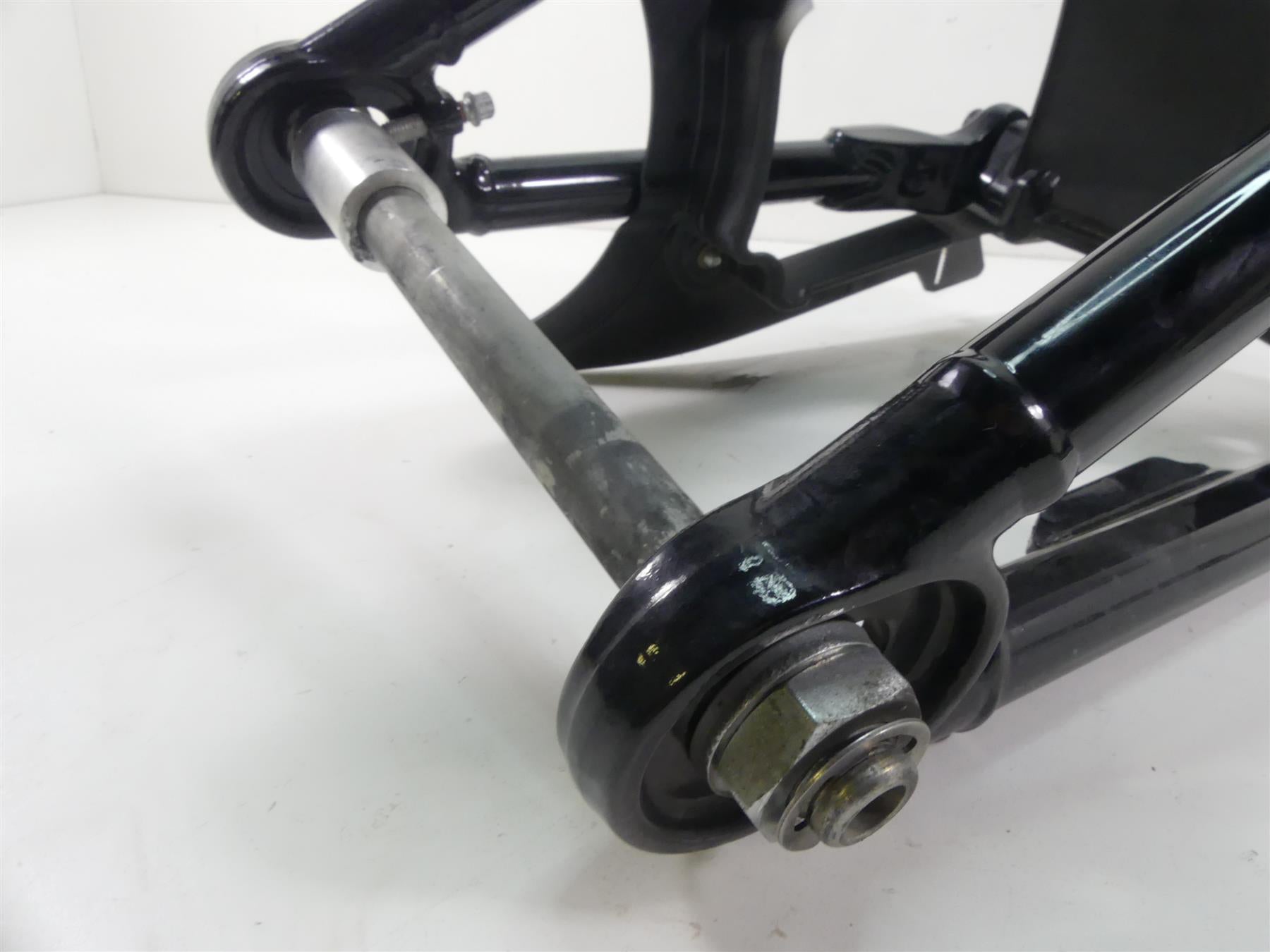 2019 Harley FLHC Softail Heritage Rear Swingarm Swing Arm + Axle 47400099BHP {{ shop.shopifyCountryName }} - Mototech271