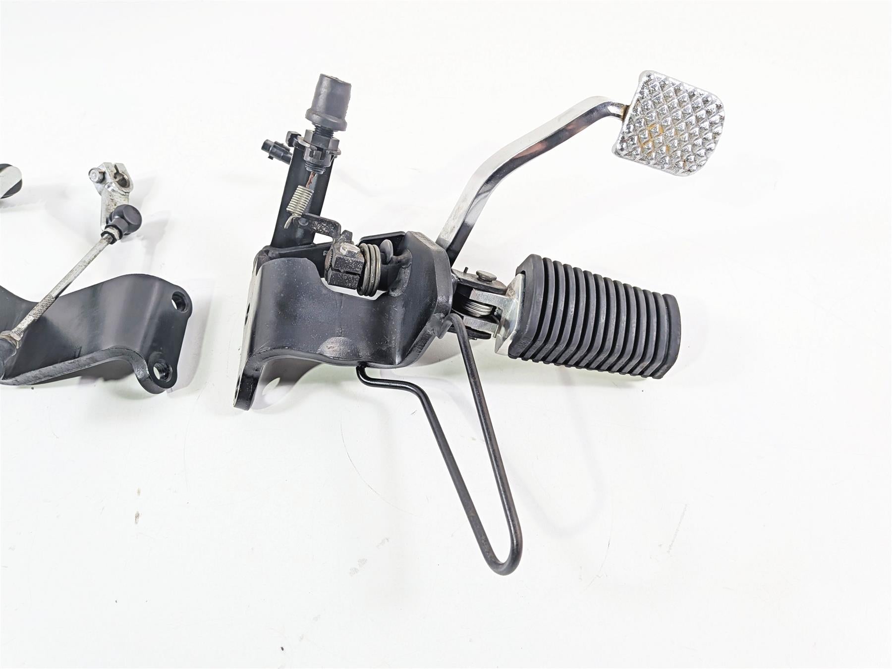 2007 Yamaha XVS1100 V-Star Custom Front Footpegs & Foot Lever Set 5EL-27410-00 {{ shop.shopifyCountryName }} - Mototech271
