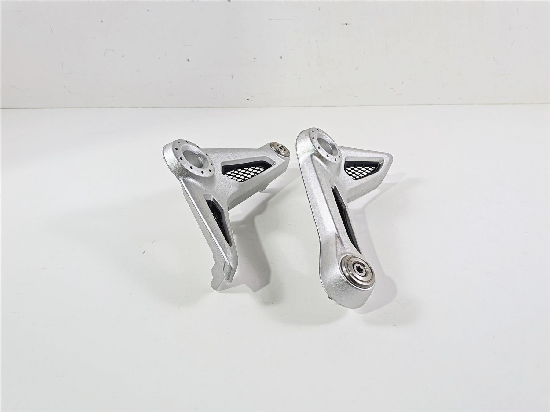 2023 BMW R nineT Scrambler K23 Rider Seat Support Mount Set 46638531189 {{ shop.shopifyCountryName }} - Mototech271