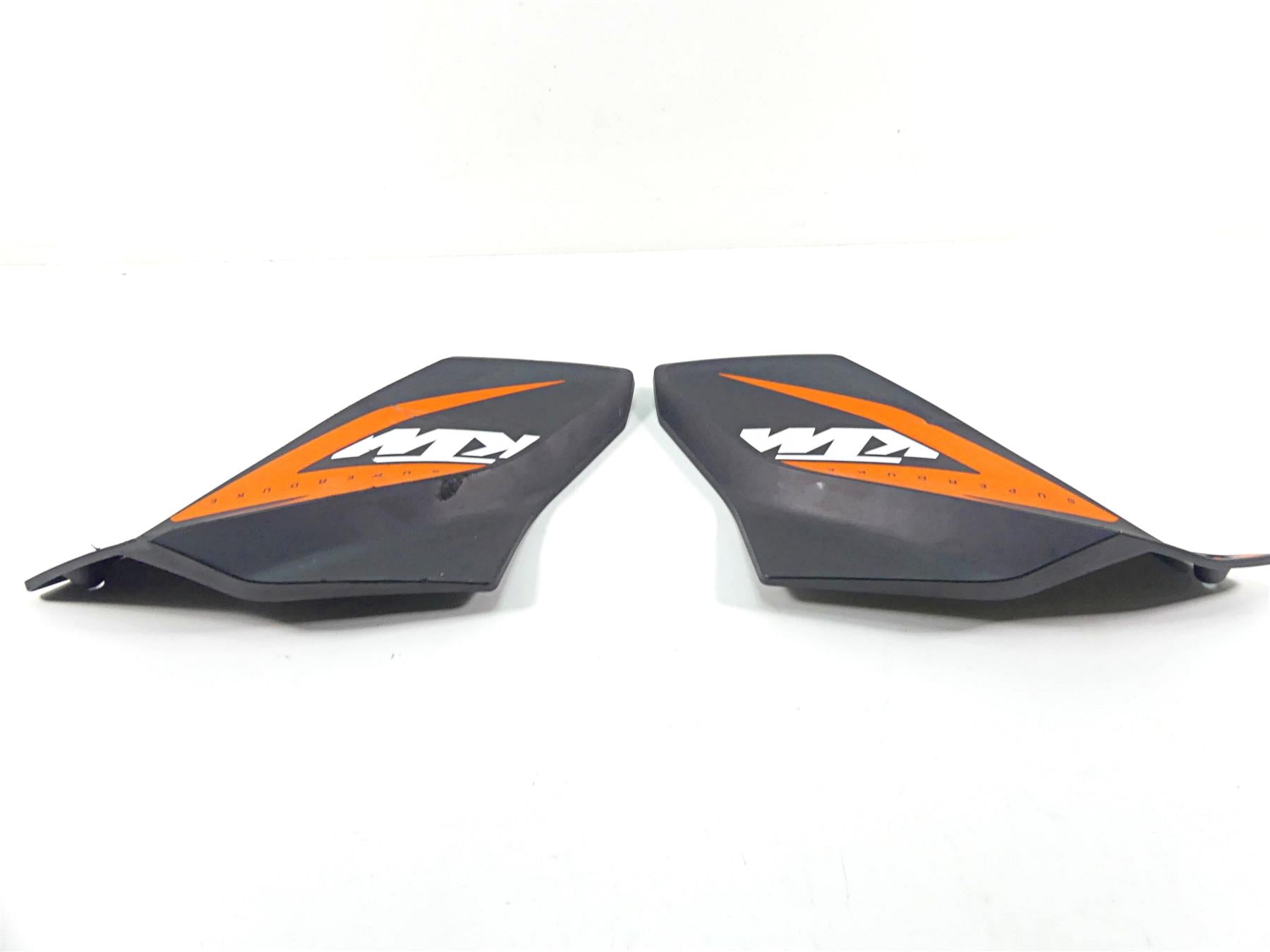2016 KTM 1290 Super Duke R Tank Side Cover Panel Fairings 61308051000 {{ shop.shopifyCountryName }} - Mototech271
