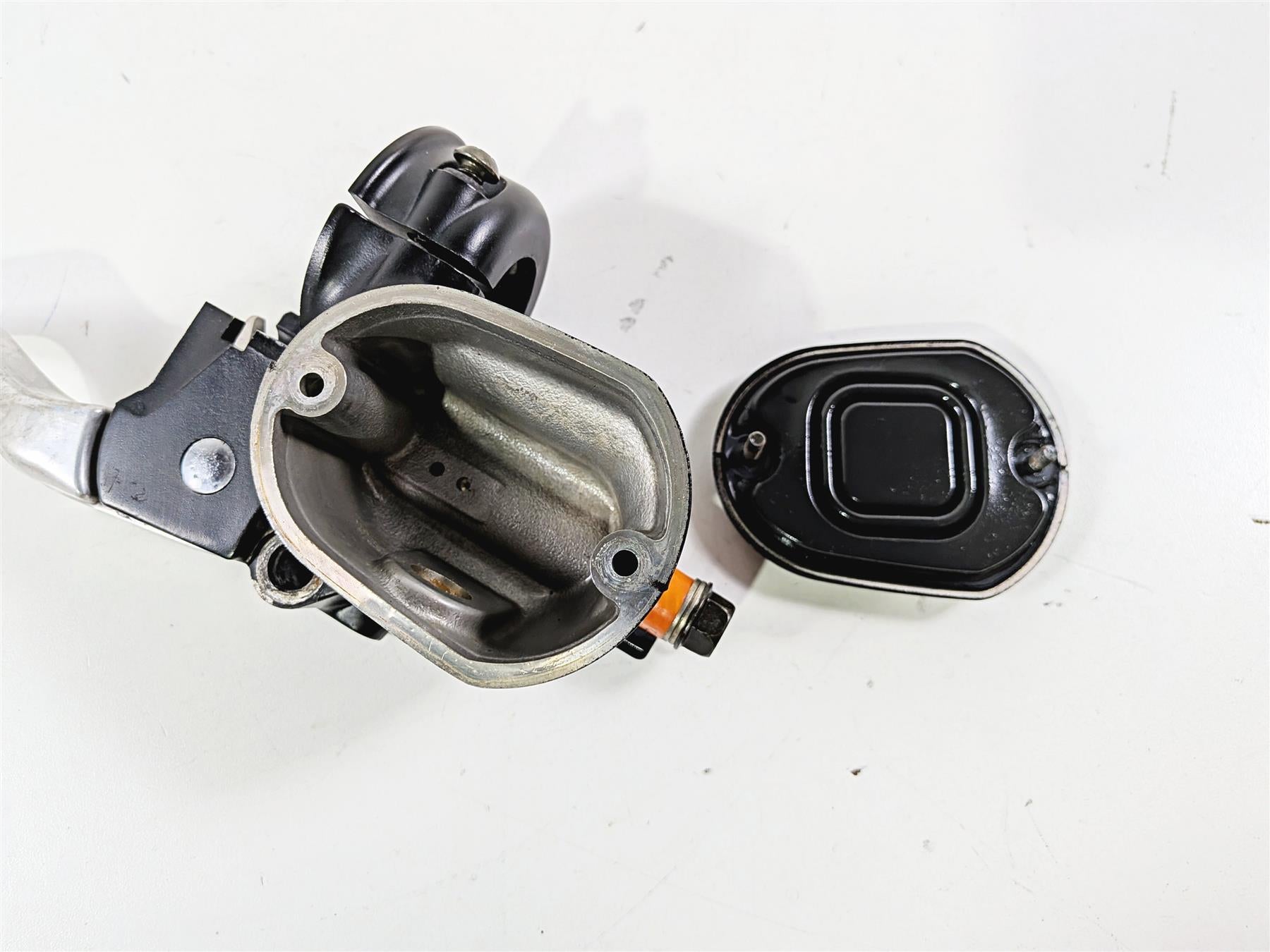2006 Harley Sportster XL883 Low Front Brake Master Cylinder 45146-04 {{ shop.shopifyCountryName }} - Mototech271