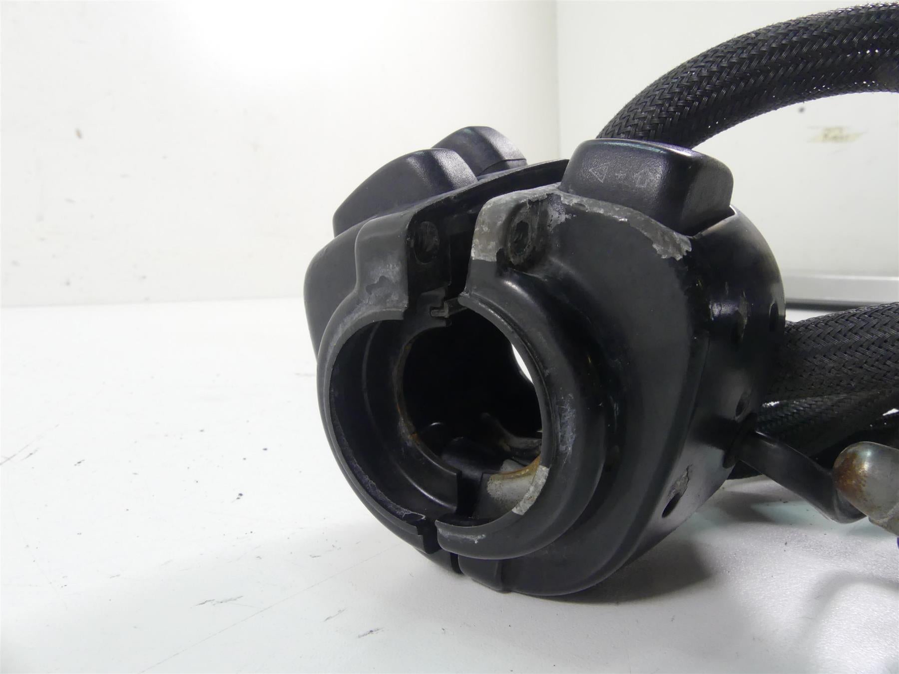 2011 Harley FXDWG Dyna Wide Glide Left Hand Turn Signal Control Switch 71682-06A {{ shop.shopifyCountryName }} - Mototech271