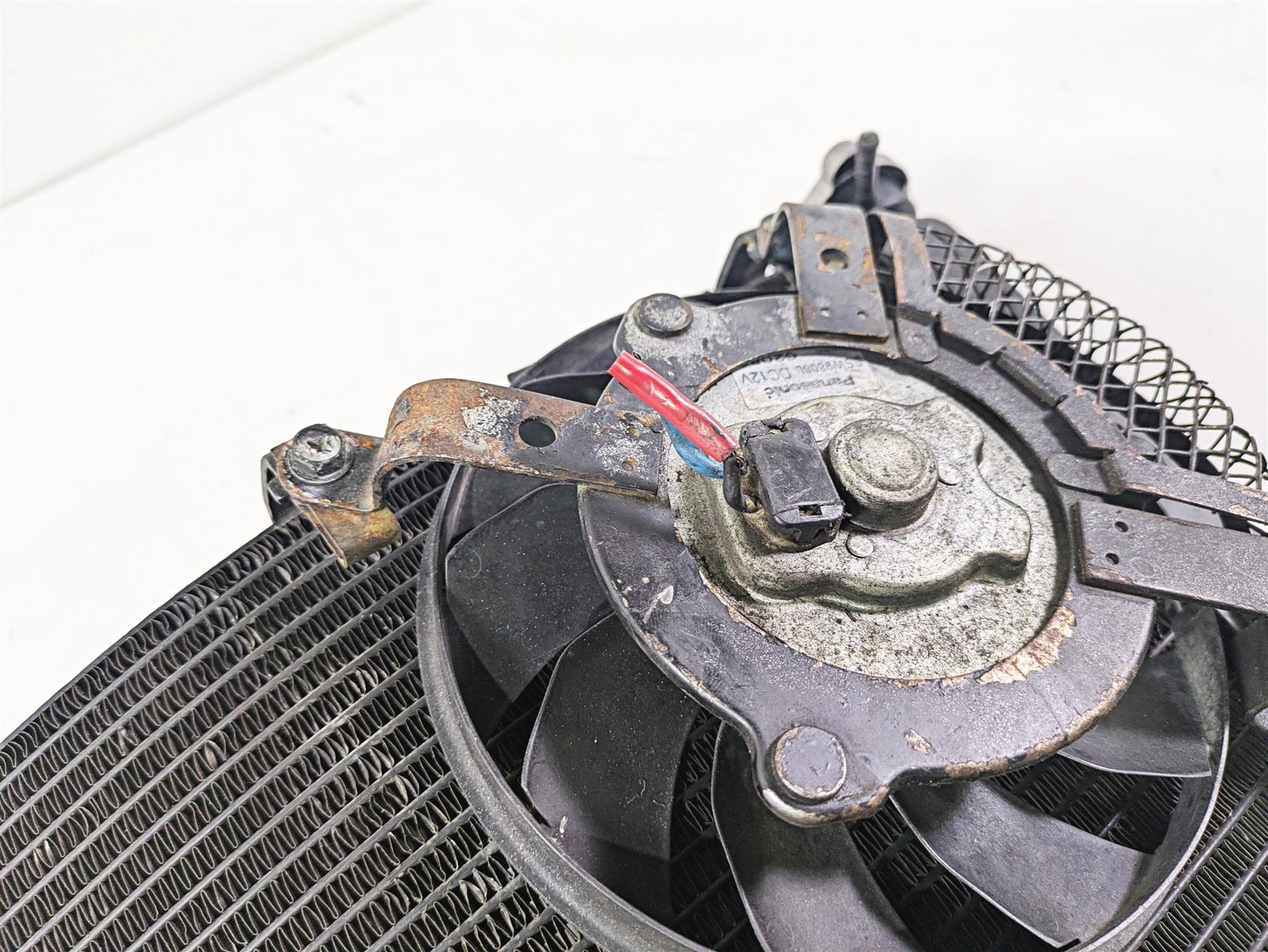 2007 Suzuki GSXR600 Coolant Radiator - No Leaks & Straight 17710-01H00 {{ shop.shopifyCountryName }} - Mototech271