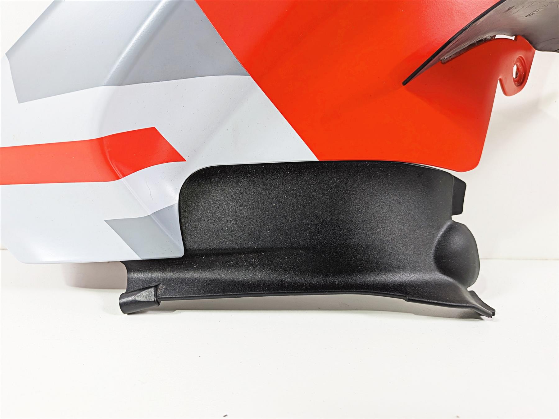 2019 Ducati Panigale V4S V4 S Corse Right Inner Leg Cover Fairing 480P9941BA {{ shop.shopifyCountryName }} - Mototech271