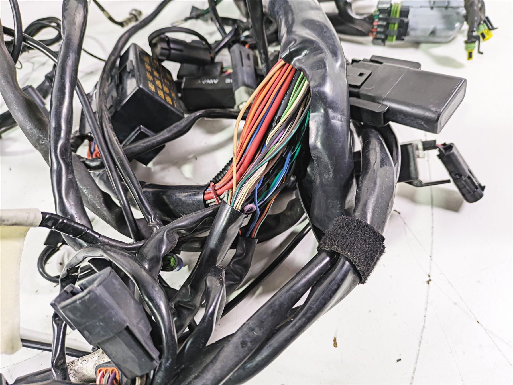 2007 Harley Touring FLHTCU SE CVO E-Glide Main Wiring Harness Loom 70992-07 {{ shop.shopifyCountryName }} - Mototech271