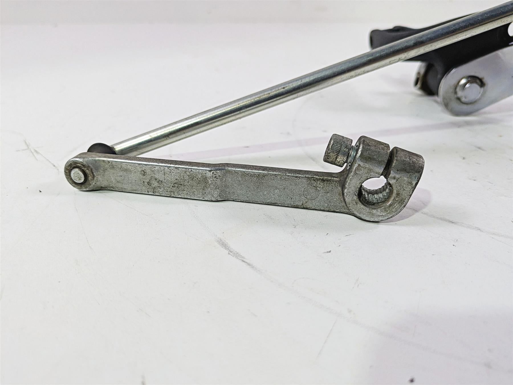 2016 Harley FXDWG Dyna Wide Glide Left Fw Control Footpeg Shifter -Read 33693-03 {{ shop.shopifyCountryName }} - Mototech271