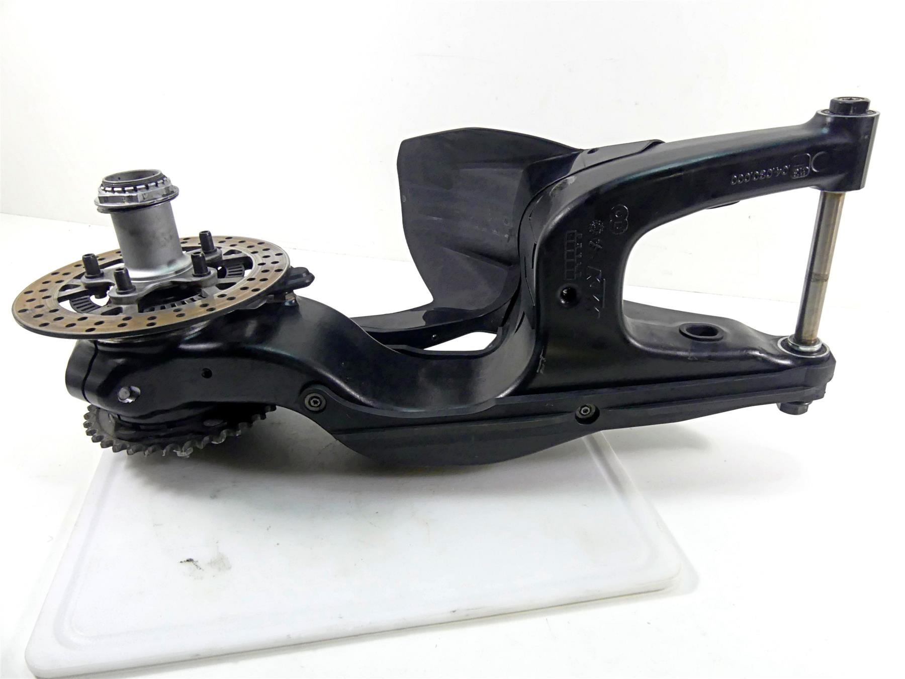 2016 KTM 1290 Super Duke R Straight Swingarm Swing Arm & Axle 6130403004433 {{ shop.shopifyCountryName }} - Mototech271