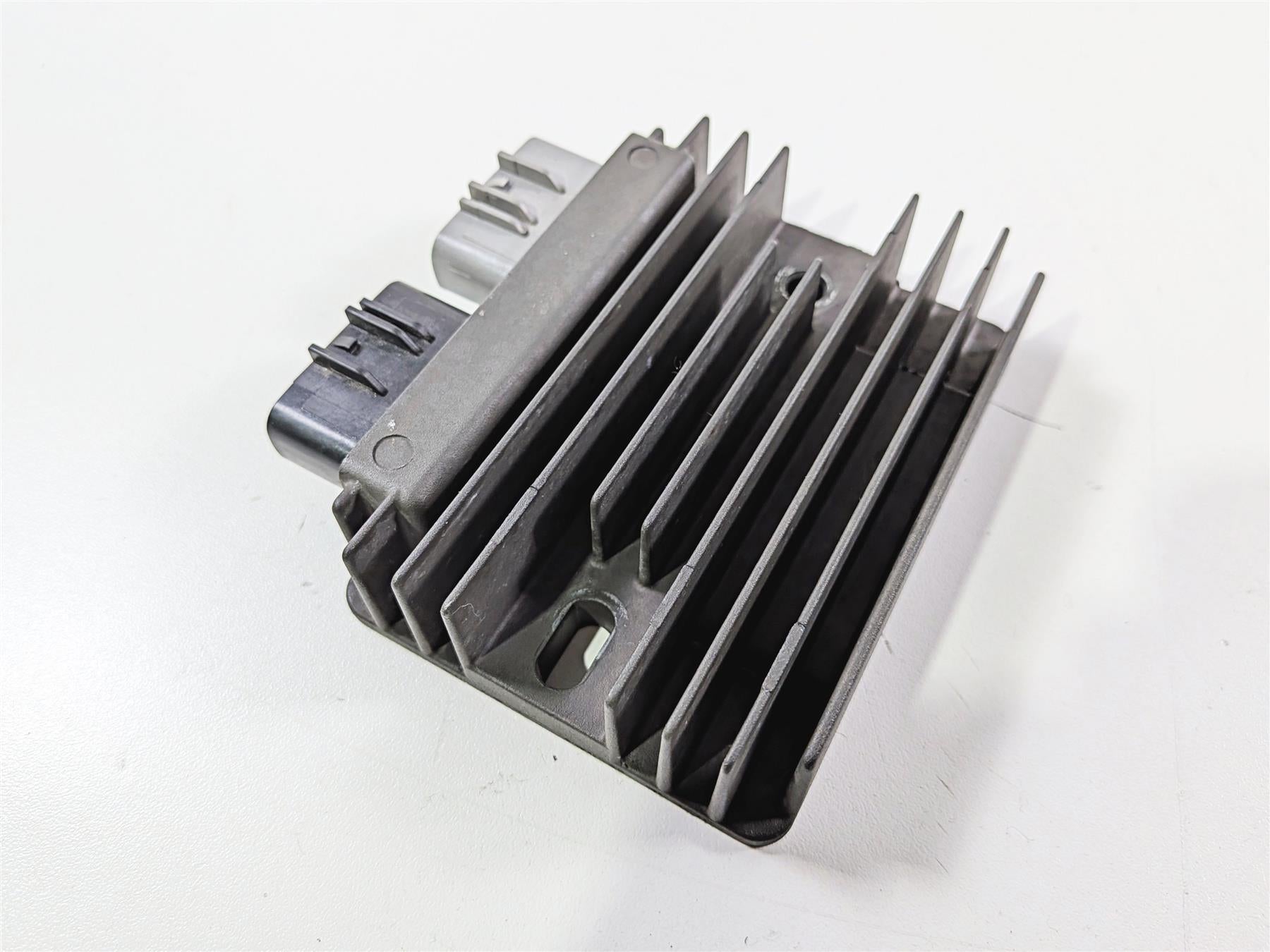 2022 Kawasaki ZX10R ZX1000 Ninja Rectifier Voltage Regulator 21066-0748 {{ shop.shopifyCountryName }} - Mototech271