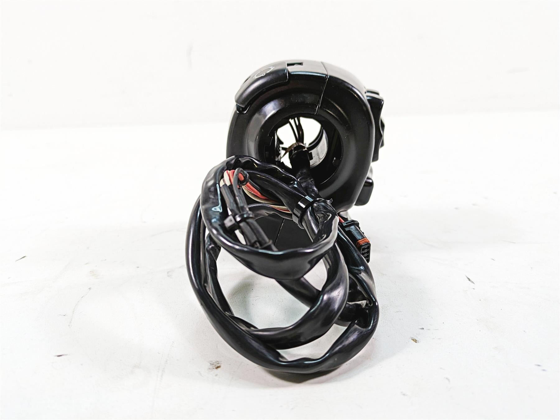 2018 Harley Touring FLHXSE CVO Street Glide Left Hand Control Switch 71500084B {{ shop.shopifyCountryName }} - Mototech271