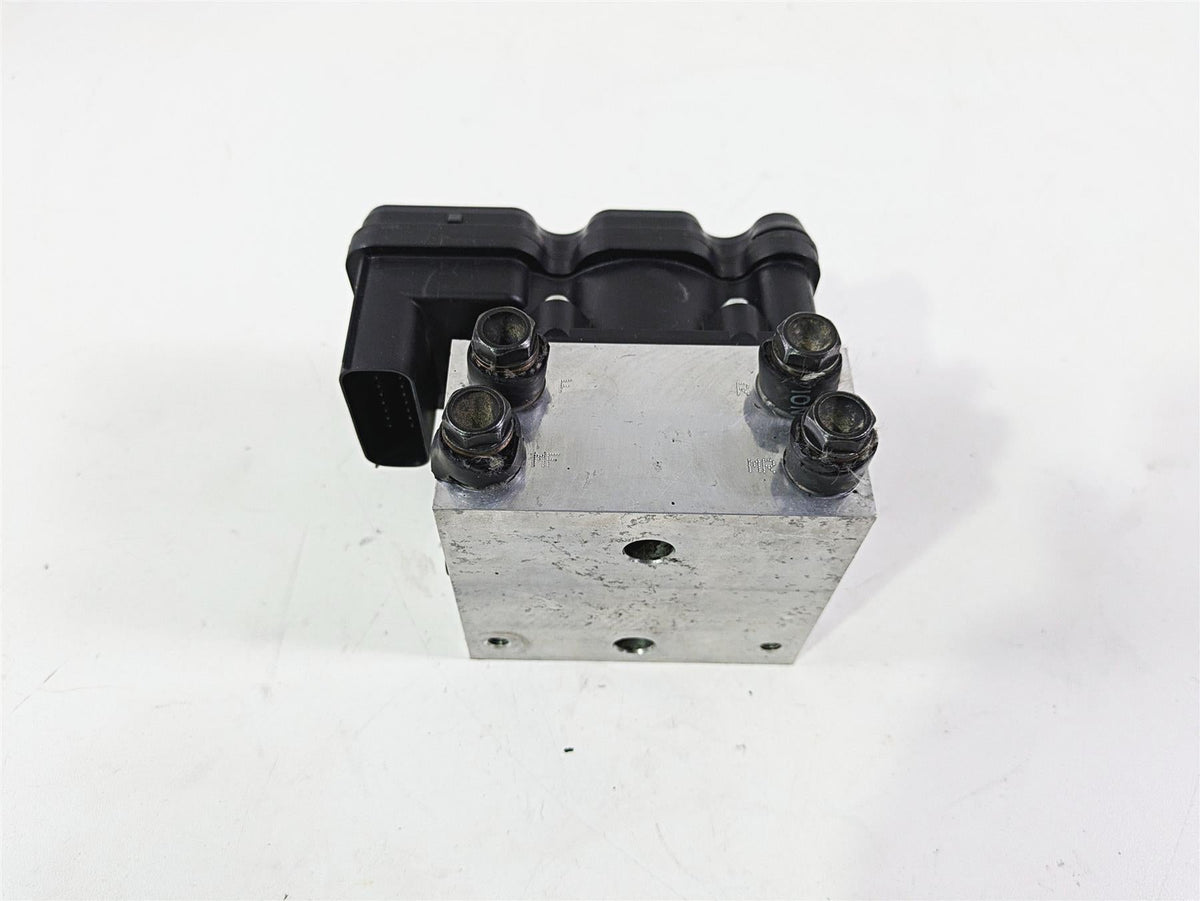 2011 Harley Touring FLHTCUSE CVO E-Glide Abs Brake Pump Module 40601-08A {{ shop.shopifyCountryName }} - Mototech271