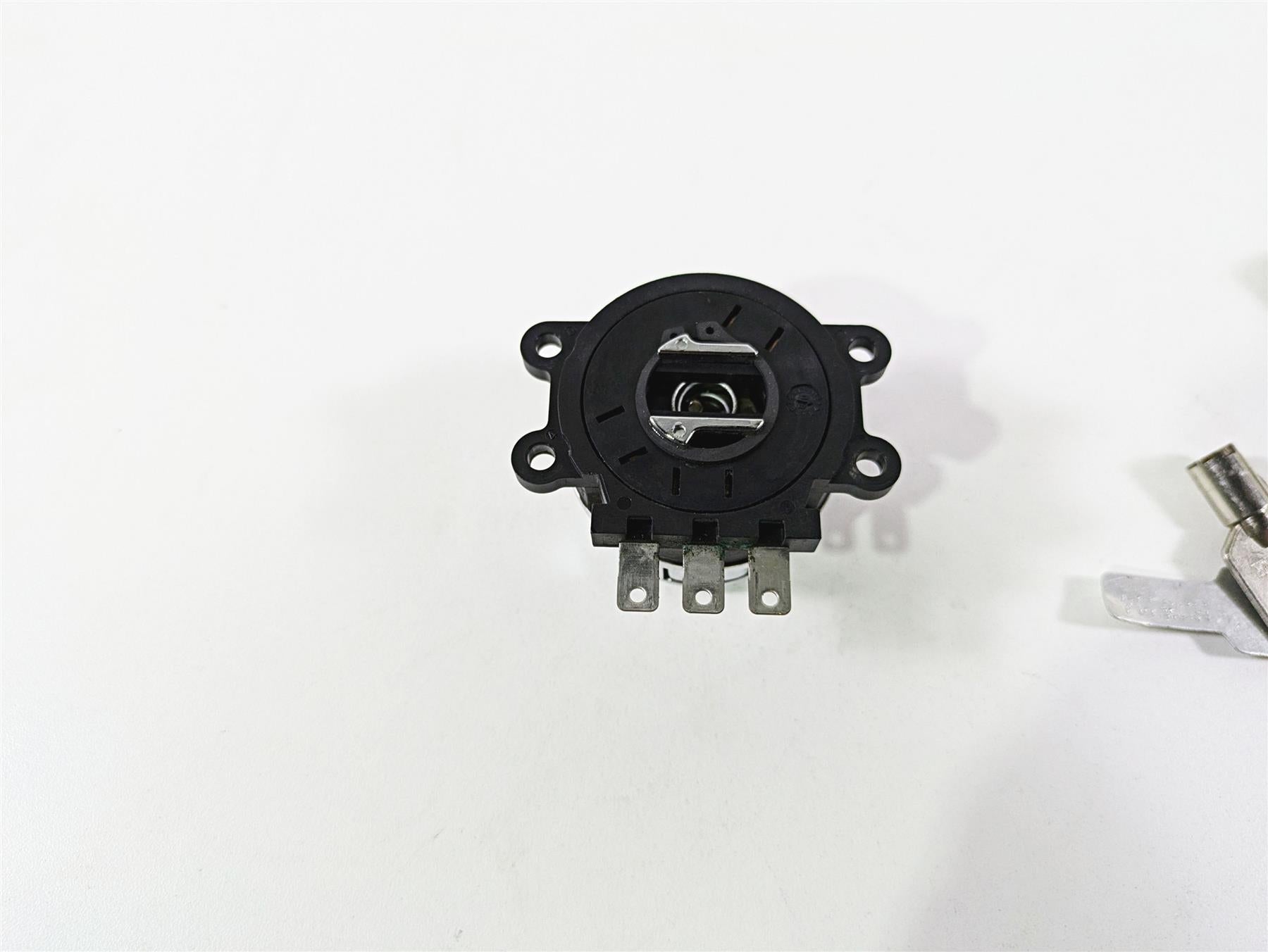 2009 Harley FLSTSB Cross Bones Ignition Switch Key Fork Lock Set 71450-04 {{ shop.shopifyCountryName }} - Mototech271