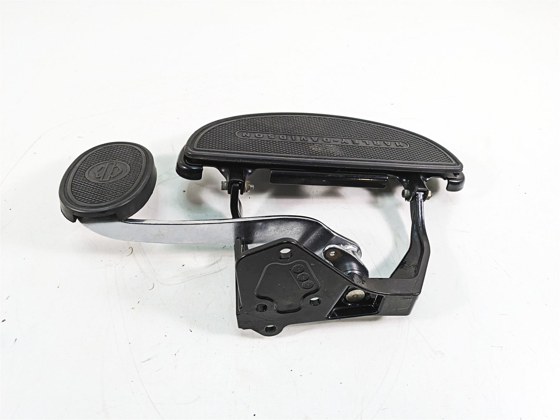 2009 Harley Softail FLSTSB Cross Bones Right Floor Board & Br Ped Set 50600026 {{ shop.shopifyCountryName }} - Mototech271