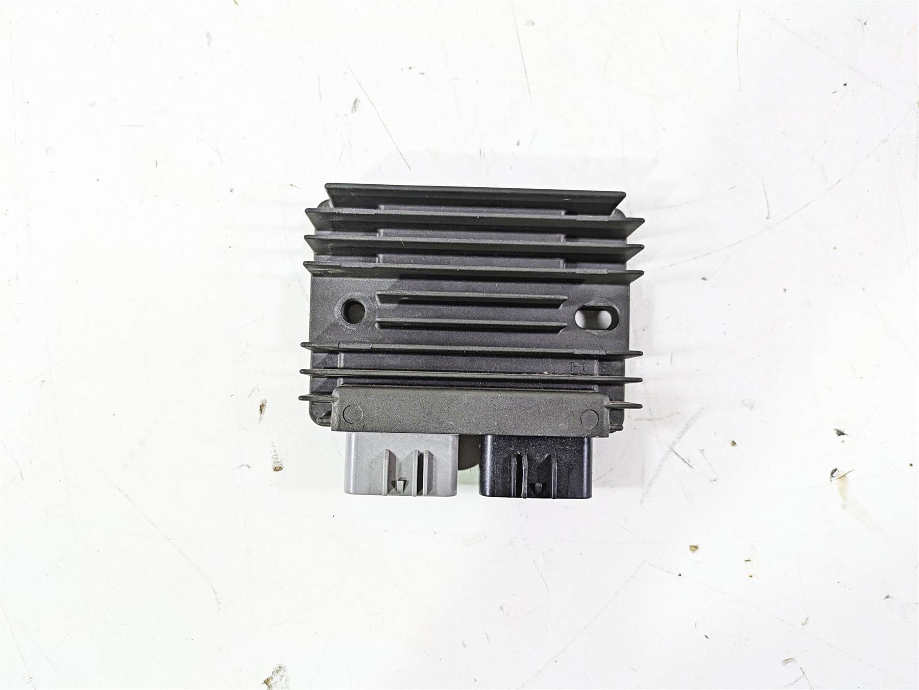 2021 Aprilia RS660 Rectifier Voltage Regulator 1A012332 SH870AA {{ shop.shopifyCountryName }} - Mototech271