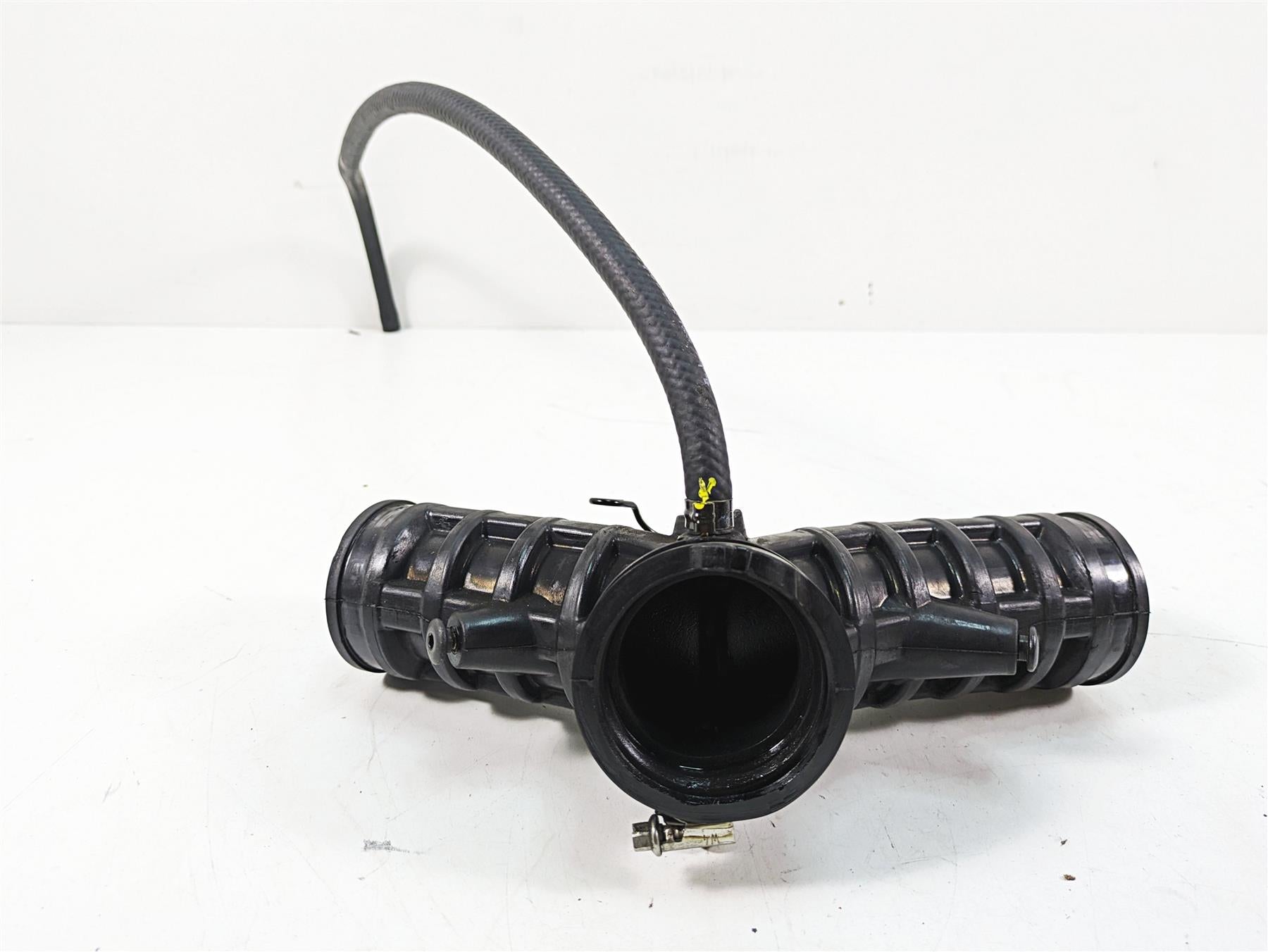 2020 Moto Guzzi V85 TT Adventure Intake Throttle Body Y-Tube Hose 1A014996