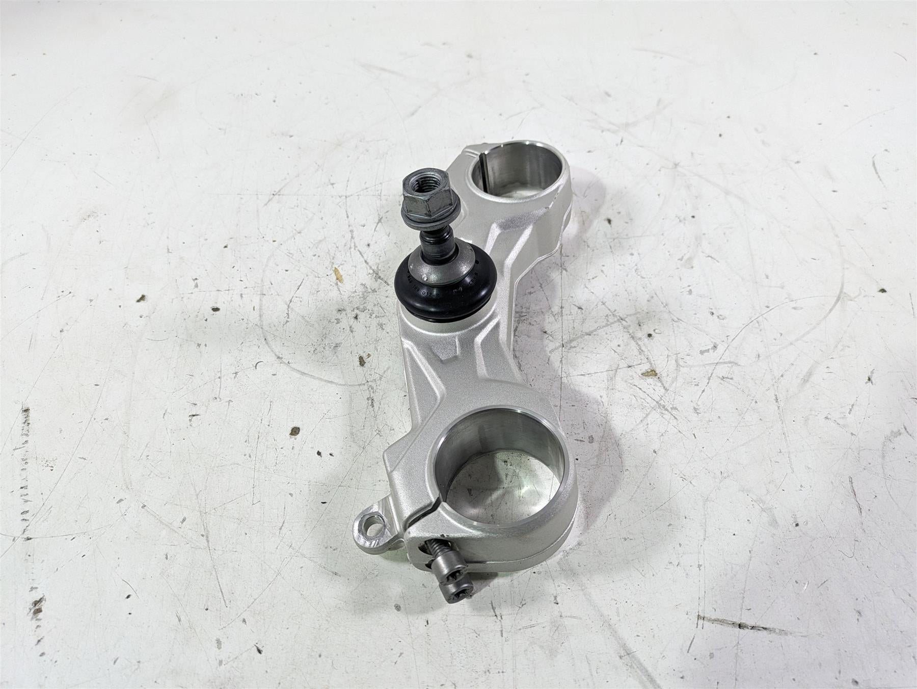 2022 BMW R1250 RT K052 Lower Triple Tree Steering Clamp 31429443338 {{ shop.shopifyCountryName }} - Mototech271