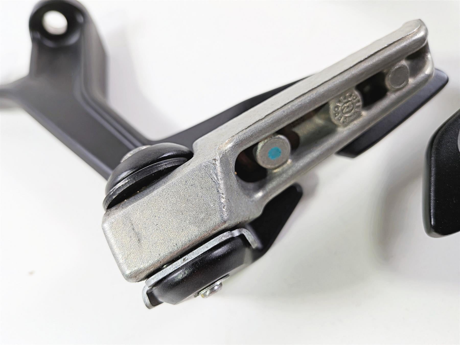 2024 Kawasaki EX500 Ninja 40th An. Rear Passenger Foot Peg 35063-1408 35063-1409 {{ shop.shopifyCountryName }} - Mototech271