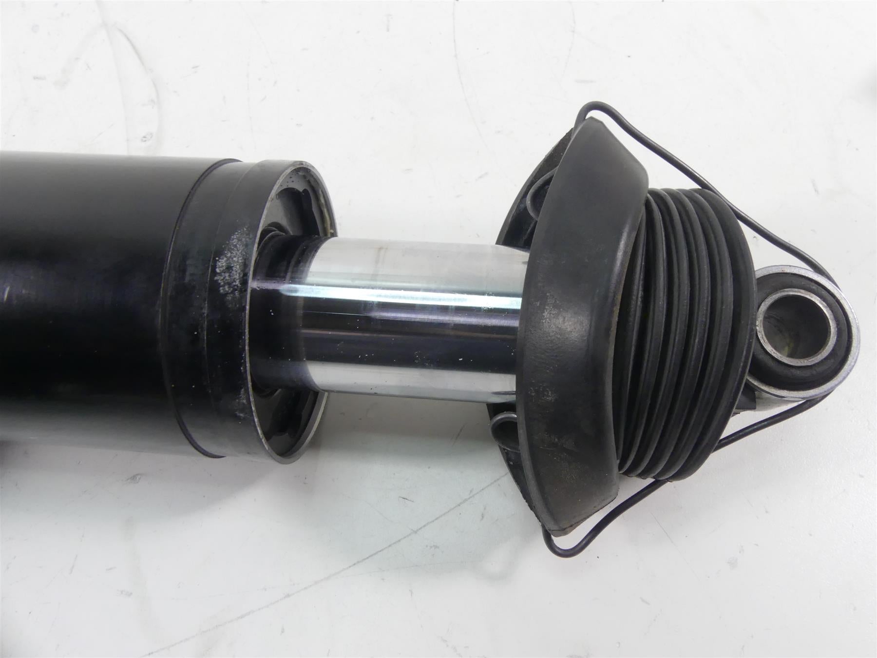 2007 Harley Touring FLHR SE CVO Road King Rear 12" Shocks Damper Set 54669-07 {{ shop.shopifyCountryName }} - Mototech271