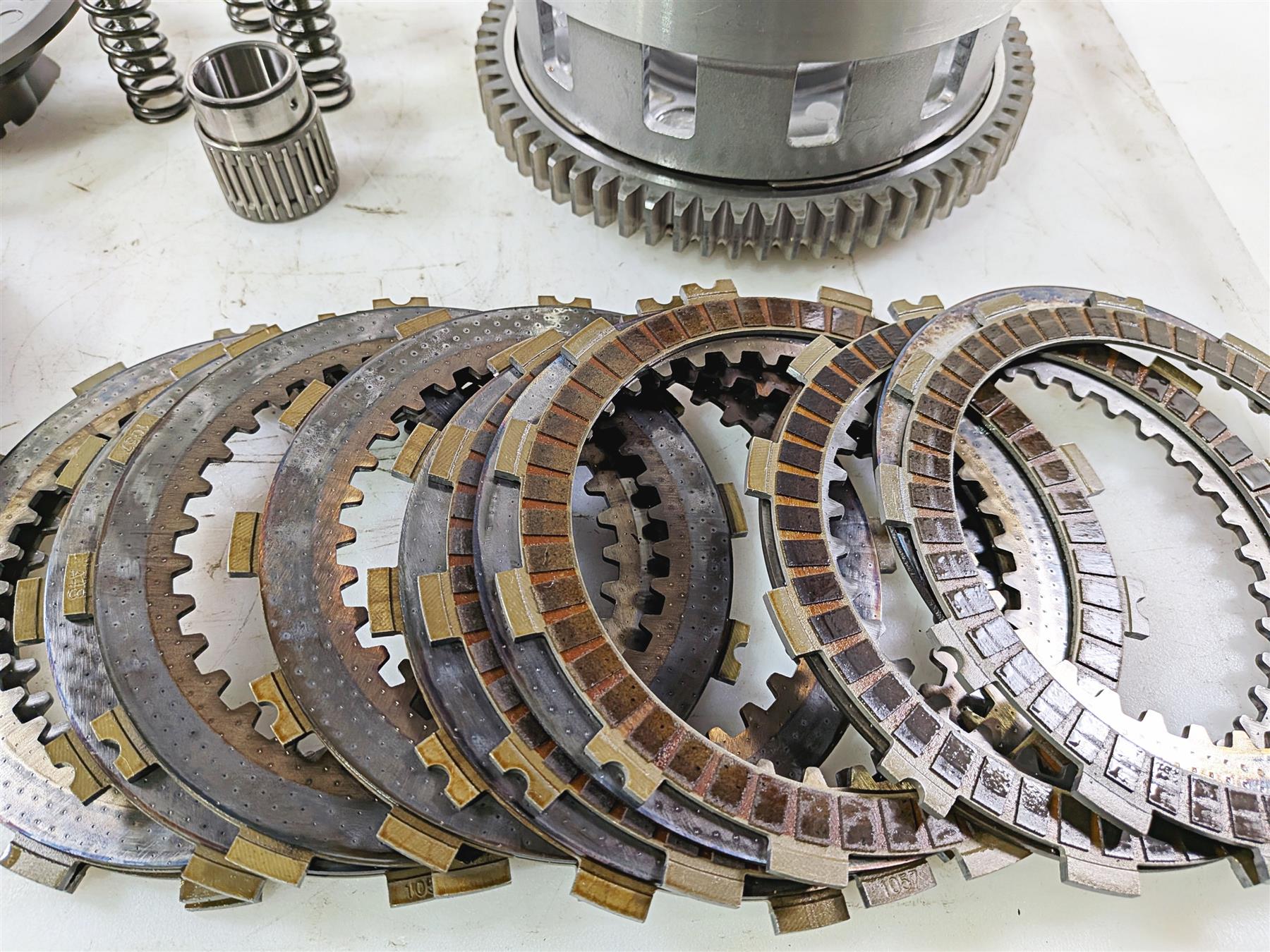 2016 Yamaha YZF R1 RN32 Clutch Basket & Friction Disc Set 2CR-16150-00-00 {{ shop.shopifyCountryName }} - Mototech271