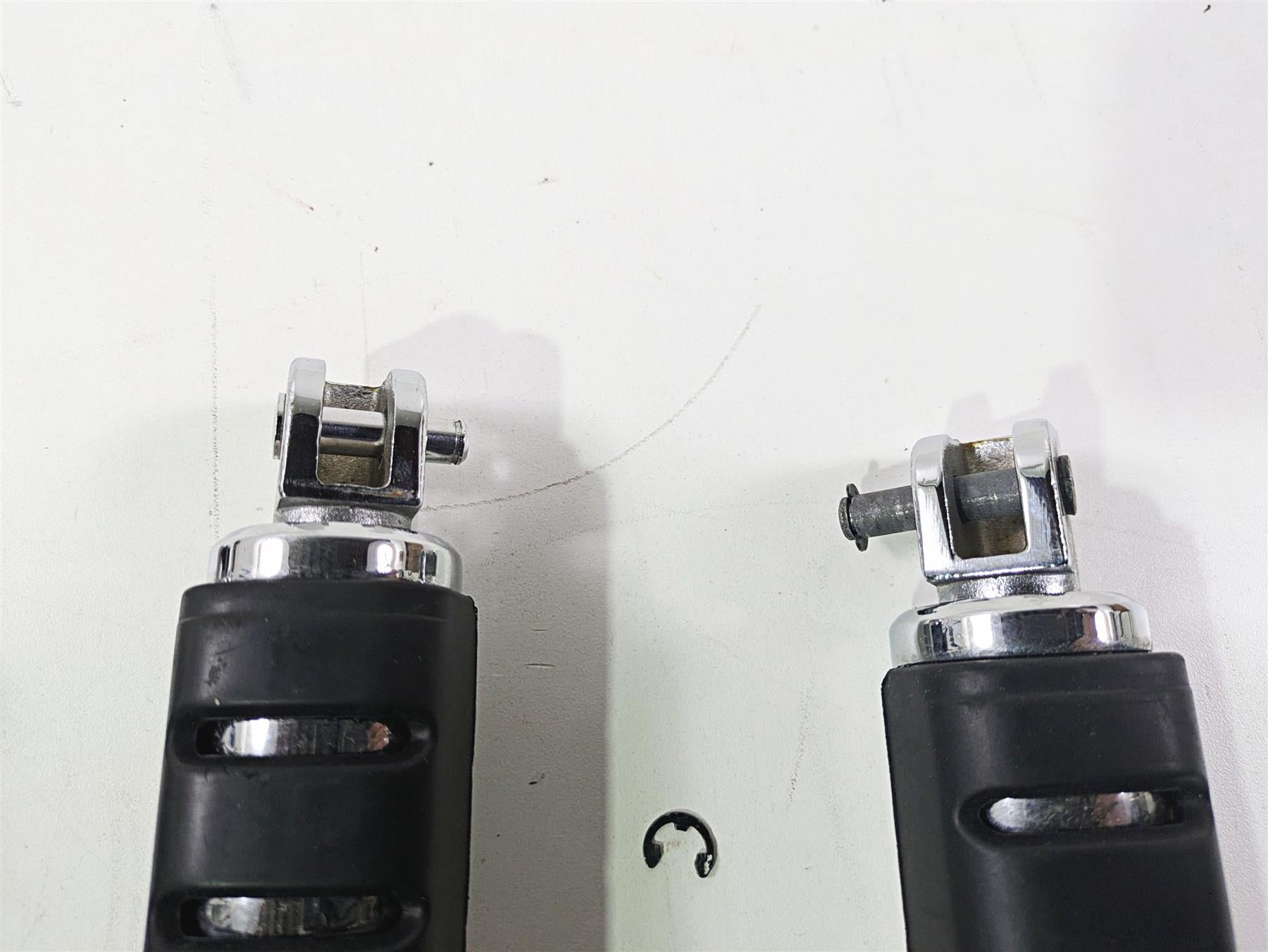 2008 Suzuki M109R VZR1800 Kuryakyn Small Iso Foot Peg Footpeg Footrest Set {{ shop.shopifyCountryName }} - Mototech271