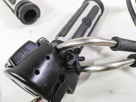 2012 Harley FLD Dyna Switchback Right Control Switch & Blinker 72948-12 {{ shop.shopifyCountryName }} - Mototech271