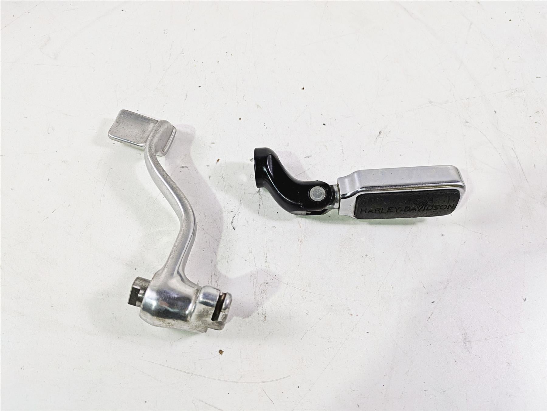 2013 Harley VRSCF Muscle Rod Right Front Footpeg & Brake Lever 54046-12 {{ shop.shopifyCountryName }} - Mototech271