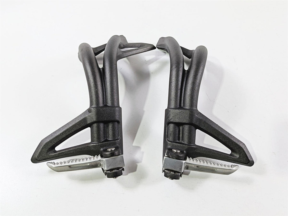 2019 Triumph Speed Triple RS 1050 Rear Passenger Footpeg Set T2081783 T2081784 {{ shop.shopifyCountryName }} - Mototech271