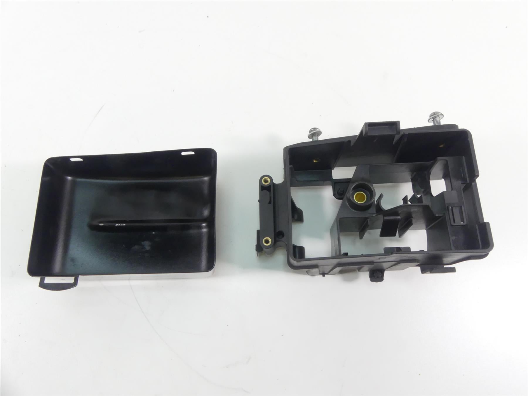 2017 Harley Dyna FXDB Street Bob Electrical Carrier Tray & Cover 70367-12