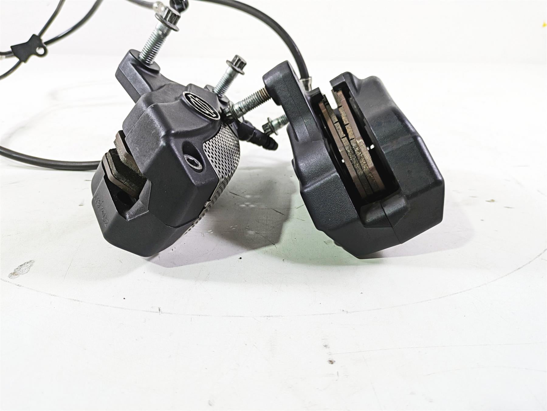 2013 Harley VRSCDX Night Rod Sp Front Brake Caliper Set & Line 44731-08 44732-08 {{ shop.shopifyCountryName }} - Mototech271