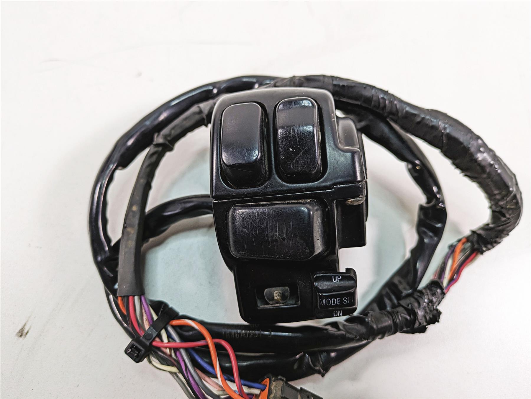 2006 Harley Touring FLHXI Street Glide Right Hand Control Switch - Read 71553-96 {{ shop.shopifyCountryName }} - Mototech271