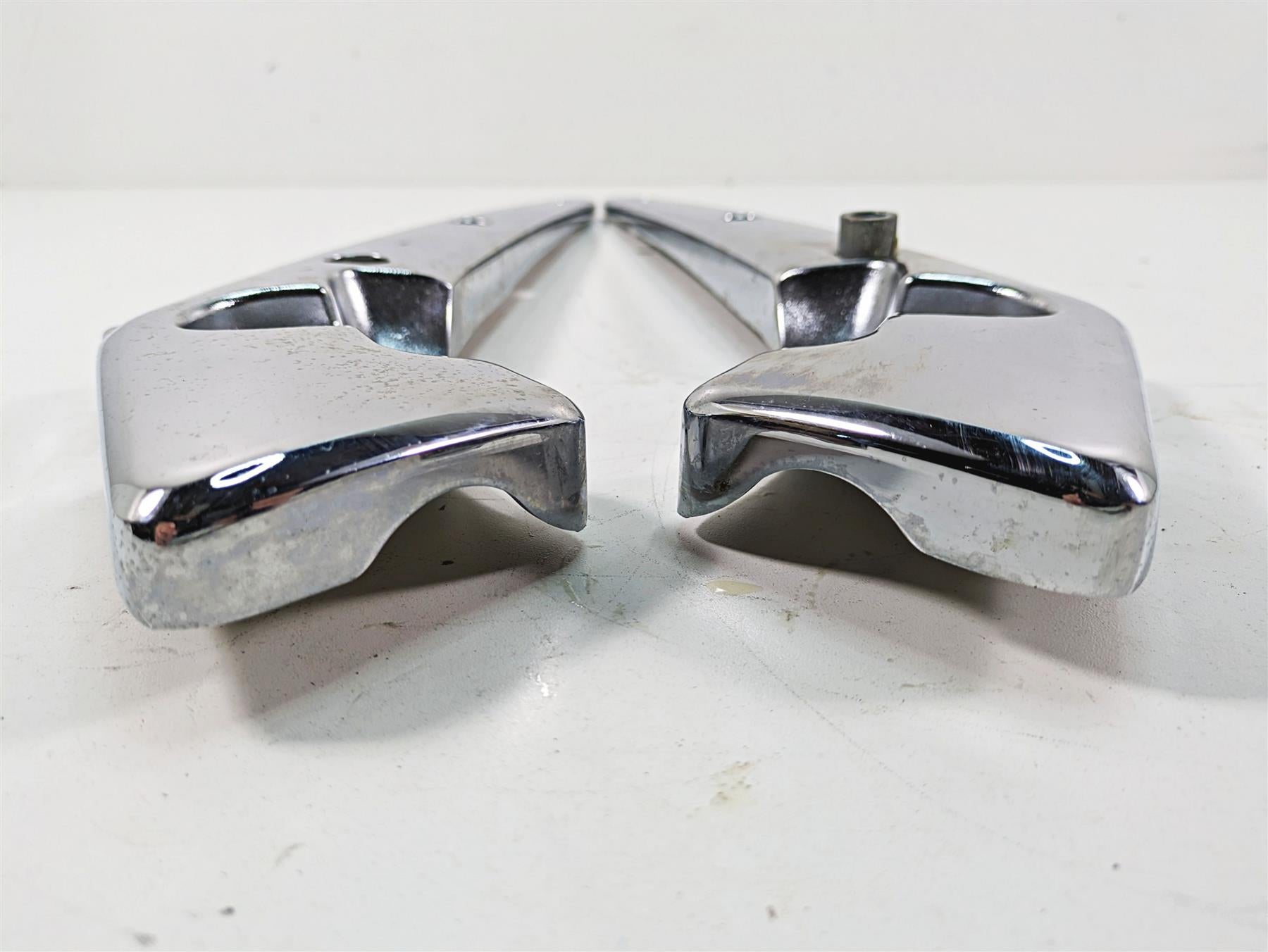 2006 Honda V-Twin VTX1300 R Rear Chrome Fender Frame Struts Braces 77330-MCV-000 {{ shop.shopifyCountryName }} - Mototech271