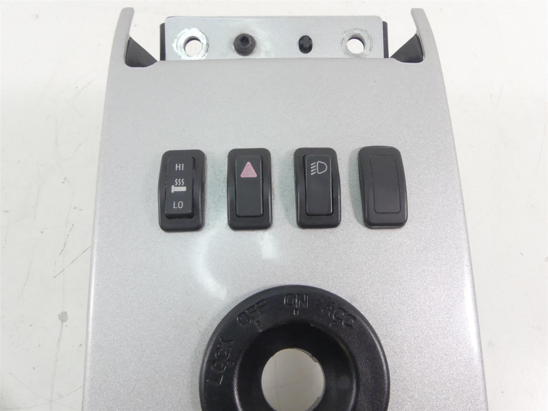 2011 Victory Vision Tour Center Tank Radio Console Cover Fairing Set 5253469 {{ shop.shopifyCountryName }} - Mototech271