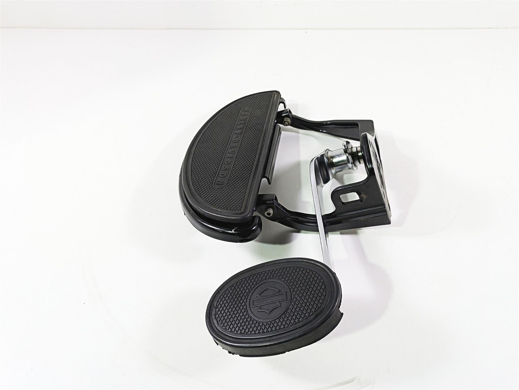 2009 Harley FLSTSB Cross Bones Right Floor Board & Brake Pedal - Read 50600026 {{ shop.shopifyCountryName }} - Mototech271