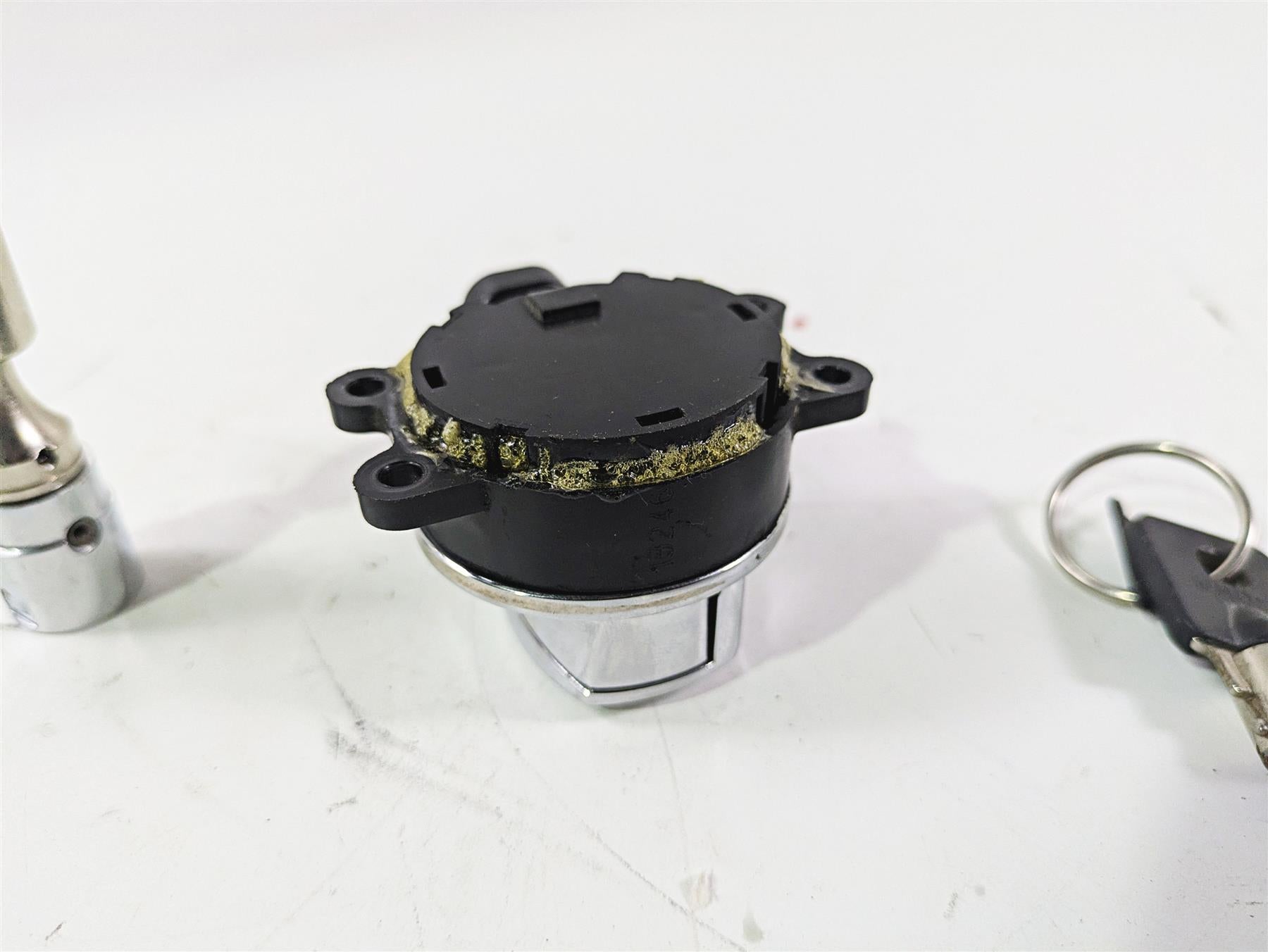 2014 Harley FLS Softail Slim Ignition Switch Key Lock Set 71400076 {{ shop.shopifyCountryName }} - Mototech271