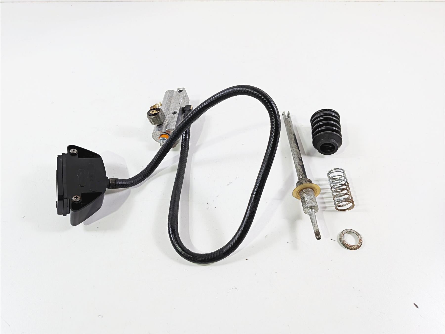 1990 Harley Touring FLHTC Electra Glide Rear Brake Master Cylinder 41755-86 {{ shop.shopifyCountryName }} - Mototech271