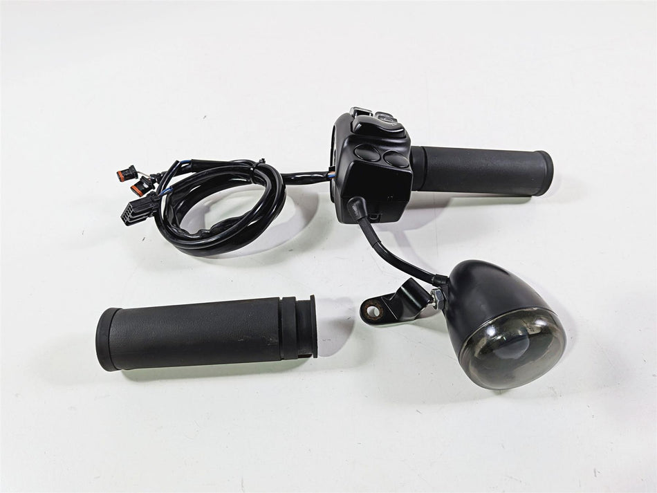 2021 Harley FLHRXS Road King Special Right Hand Control Switch Blinker 71500127C