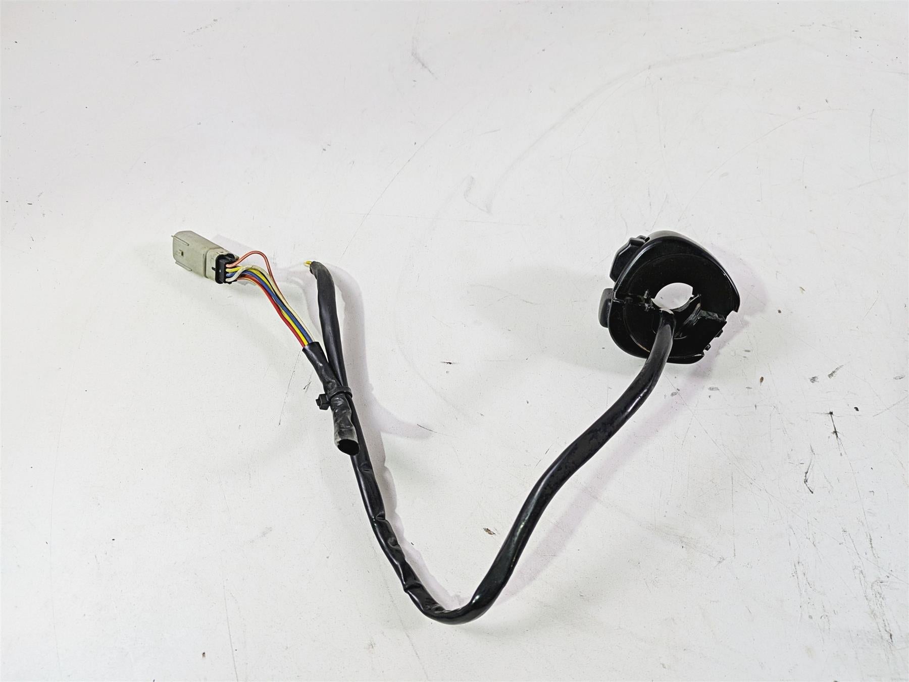 2013 Harley VRSCF Muscle Rod Left Hand Control Switch - Read 71682-06A {{ shop.shopifyCountryName }} - Mototech271