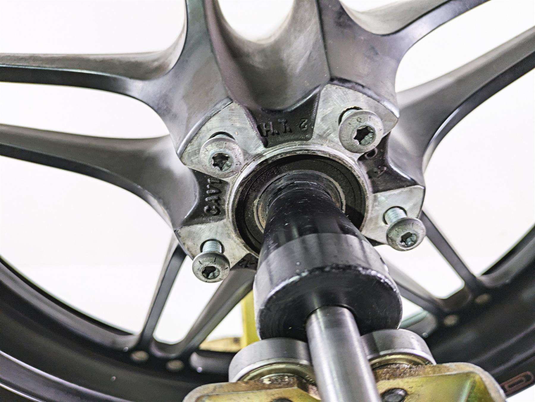 2019 Harley Softail FXDR 114 Straight Front Wheel Rim 19x3 READ 43300486 {{ shop.shopifyCountryName }} - Mototech271