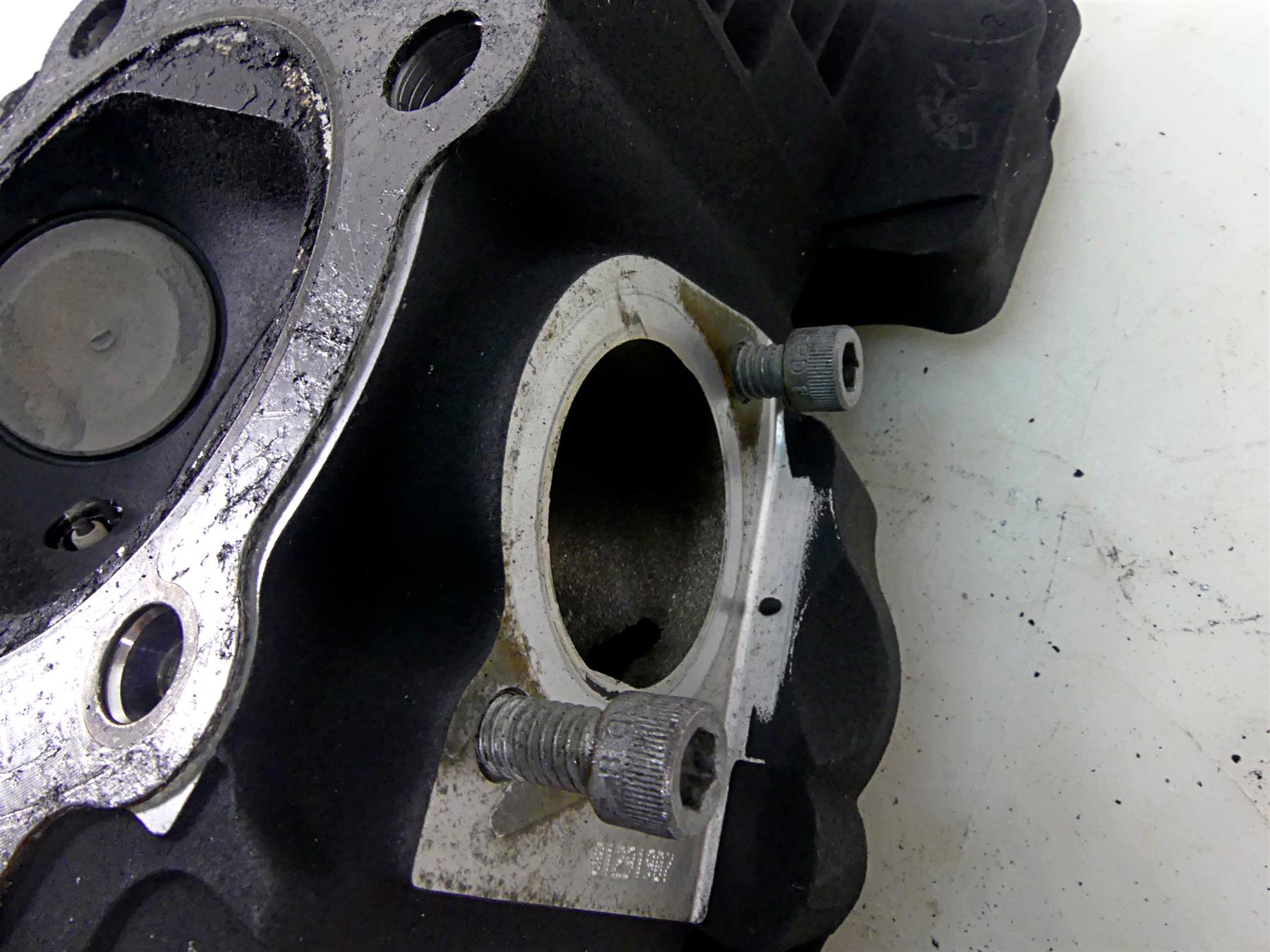 2007 Harley Touring FLHRC Road King Rear Cylinder Head Cylinderhead 96 17179-06 {{ shop.shopifyCountryName }} - Mototech271