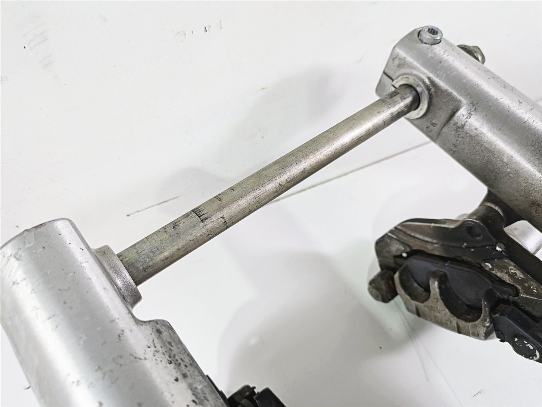 2007 Yamaha XVS1300 V-Star Front Fork Leg Caliper Set 3D8-23102-00-00 {{ shop.shopifyCountryName }} - Mototech271