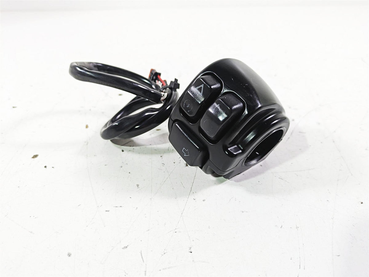 2021 Harley Softail FLSL Slim Right Hand Control Switch 71500462 {{ shop.shopifyCountryName }} - Mototech271