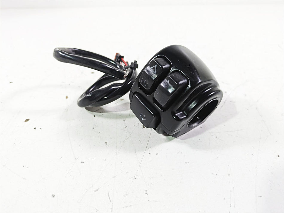 2021 Harley Softail FLSL Slim Right Hand Control Switch 71500462 {{ shop.shopifyCountryName }} - Mototech271