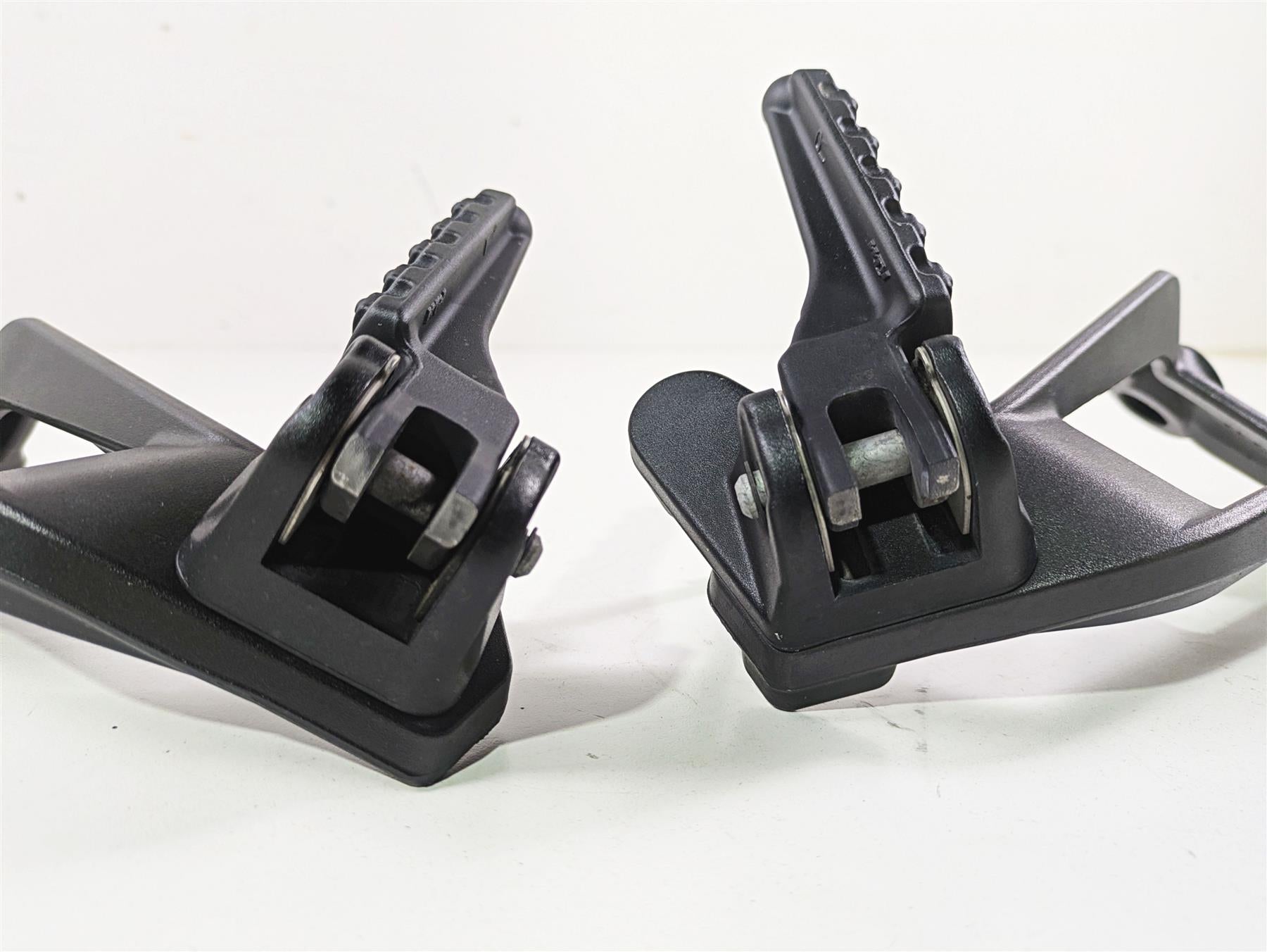 2018 KTM 1290 Super Duke R Rear Passenger Footpeg Set 6130304800033S {{ shop.shopifyCountryName }} - Mototech271